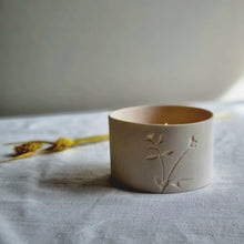 Load image into Gallery viewer, &#39;Trefoil Bud&#39; Porcelain Candle Pot
